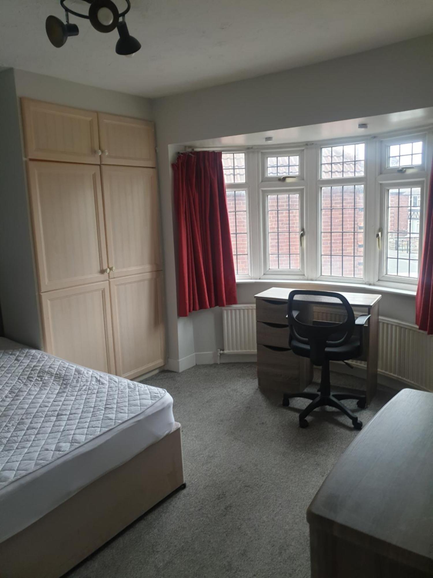 Mother-In-Law Guest House Hotel Leeds Exteriör bild